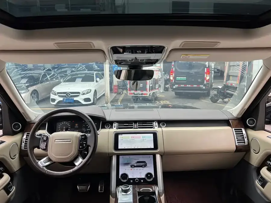 Land Rover Range Rover Range Rover 2022 3.0 L6 400PS Legendary Extended Classic Edition 2022 — миниатюра 2