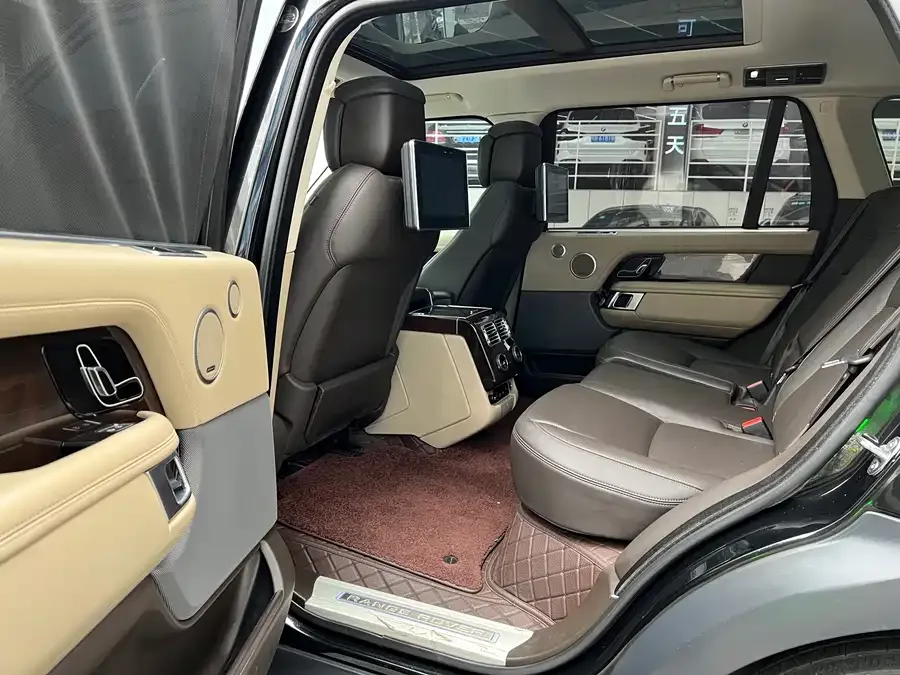 Land Rover Range Rover Range Rover 2022 3.0 L6 400PS Legendary Extended Classic Edition 2022 — миниатюра 4