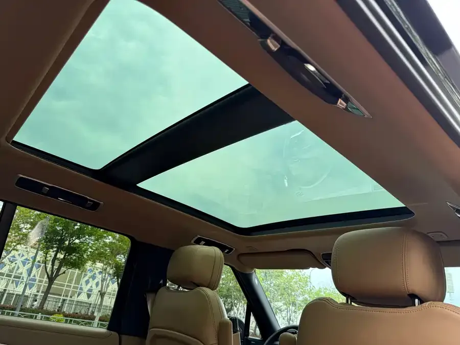 Land Rover Range Rover Range Rover 2023 3.0 L6 360PS Grand Edition 2022 — миниатюра 3