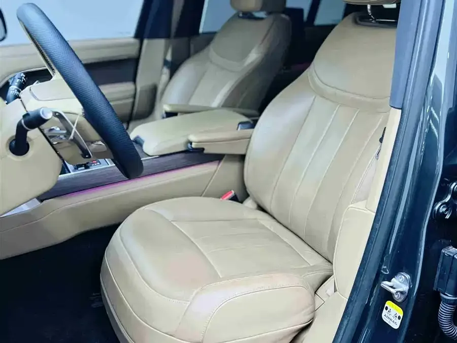 Land Rover Range Rover Range Rover 2023 3.0 L6 400PS Genesis Extended Edition 2022 — миниатюра 2