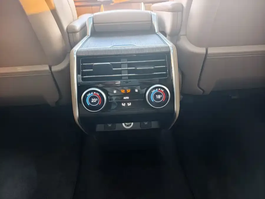 Land Rover Range Rover Range Rover 2024 3.0 L6 400PS Genesis Extended Edition 2024 — миниатюра 5