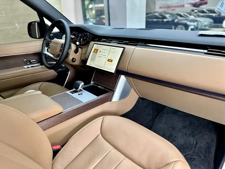 Land Rover Range Rover Range Rover 2025 3.0 L6 400PS Grand Edition 2026 — миниатюра 4