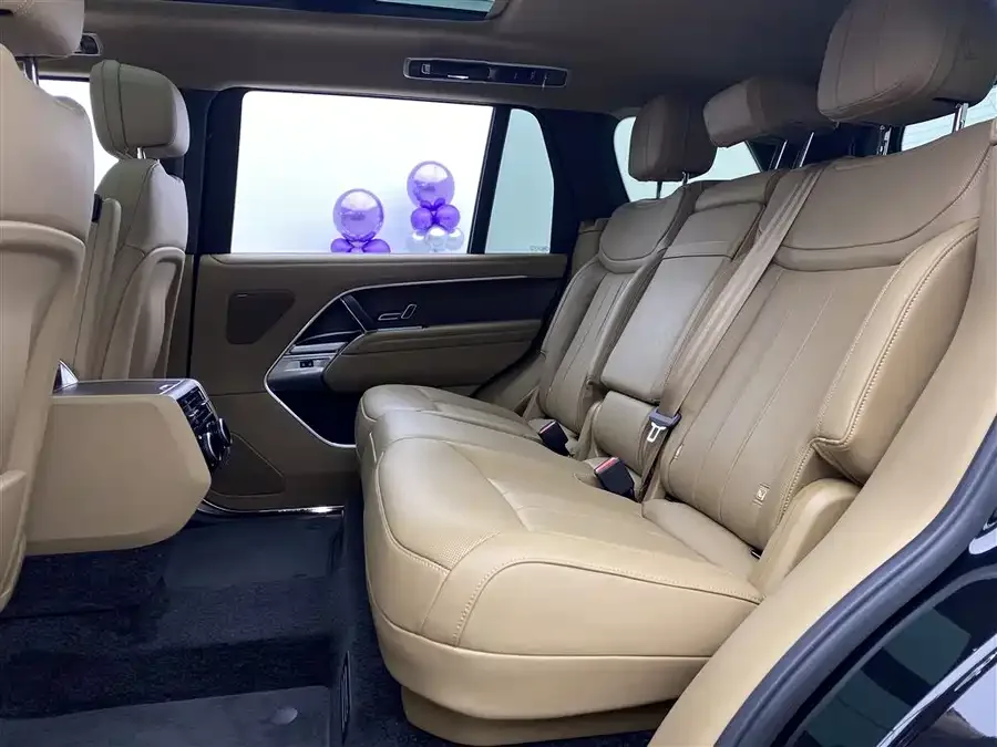 Land Rover Range Rover Range Rover 2025 3.0 L6 400PS Grand Edition 2025 — миниатюра 3