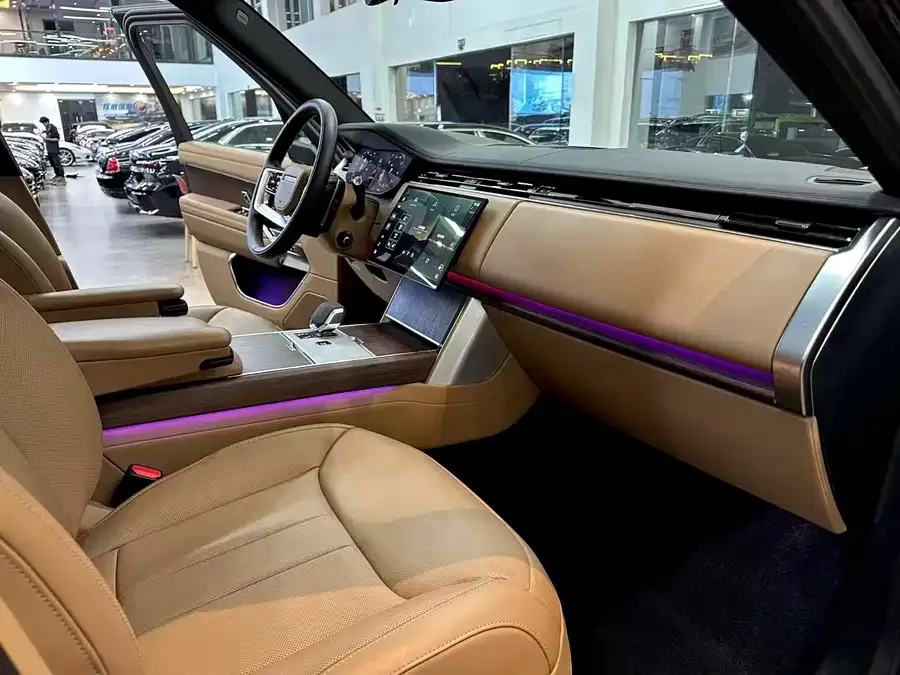 Land Rover Range Rover Range Rover 2024 3.0 L6 400PS Extended Edition 2024 — миниатюра 3