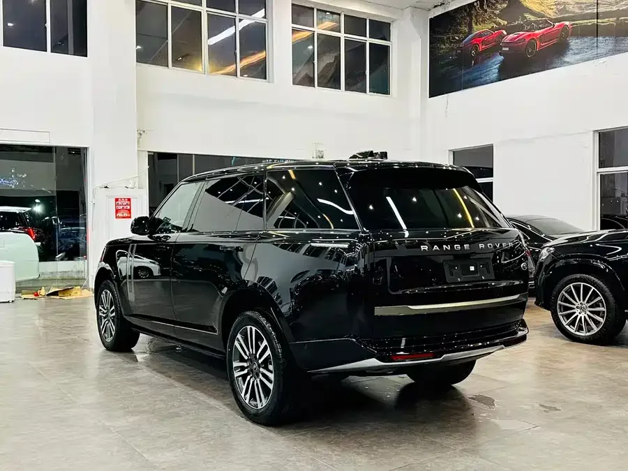 Land Rover Range Rover Range Rover 2024 3.0 L6 400PS Extended Edition 2024 — миниатюра 4