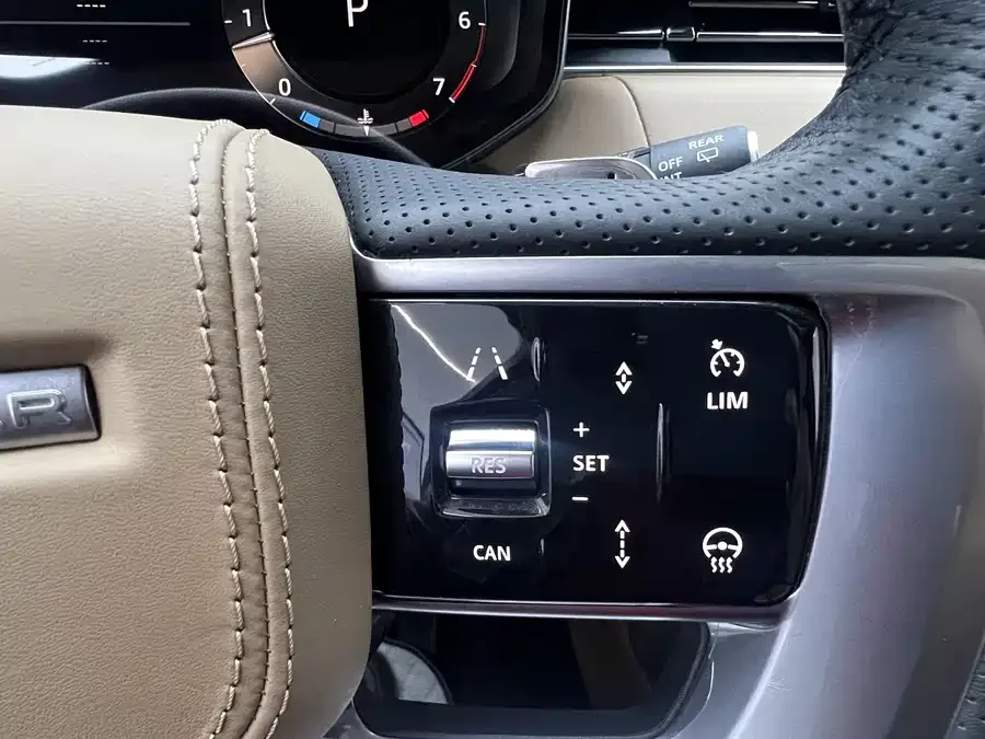 Land Rover Range Rover Range Rover 2024 3.0 L6 360PS Grand Edition 2024 — миниатюра 3