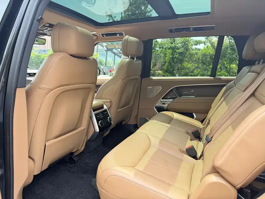 Land Rover Range Rover Range Rover 2024 3.0 L6 400PS Grand Extended Edition 7 Seaters 2024 — миниатюра 3
