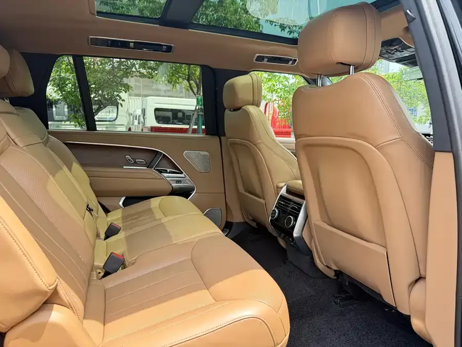 Land Rover Range Rover Range Rover 2024 3.0 L6 400PS Grand Extended Edition 7 Seaters 2024 — миниатюра 4