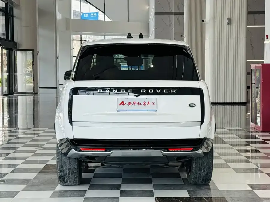 Land Rover Range Rover Range Rover 2023 3.0 L6 400PS Genesis Extended Edition 2022 — миниатюра 2