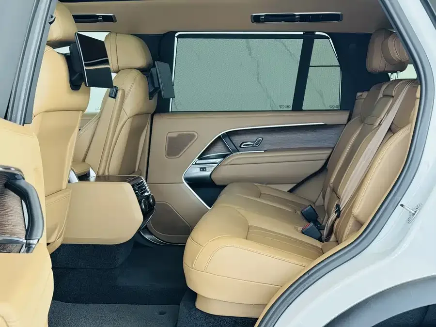 Land Rover Range Rover Range Rover 2023 3.0 L6 400PS Genesis Extended Edition 2022 — миниатюра 4