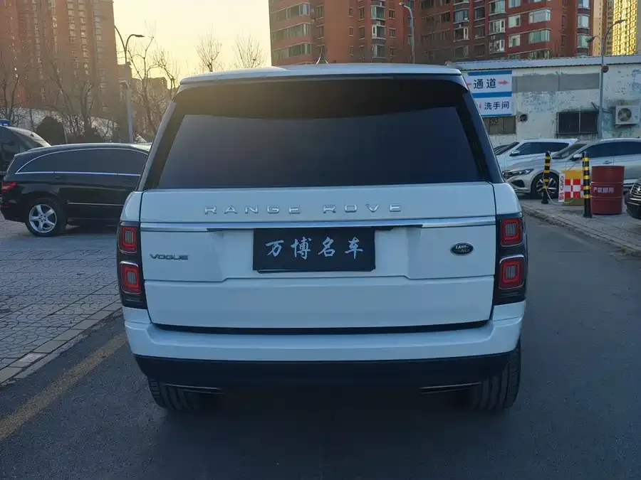 Land Rover Range Rover Range Rover 2022 3.0 L6 360PS Legend Edition 2022 — миниатюра 2