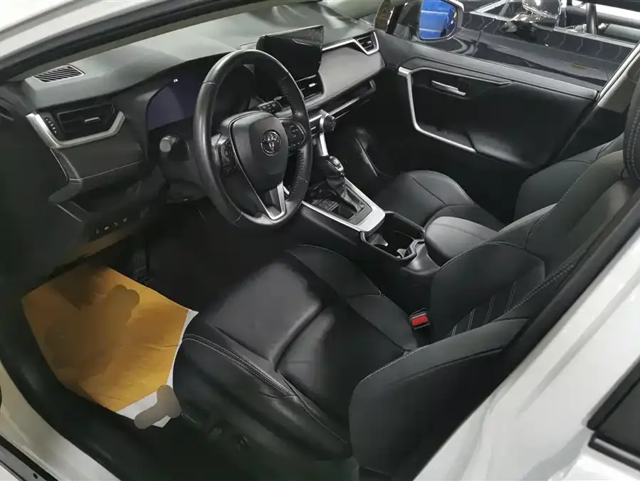 Toyota Wildlander Wildlander 2023 2.0L CVT 4WD Luxury PLUS Edition 2023 — миниатюра 3