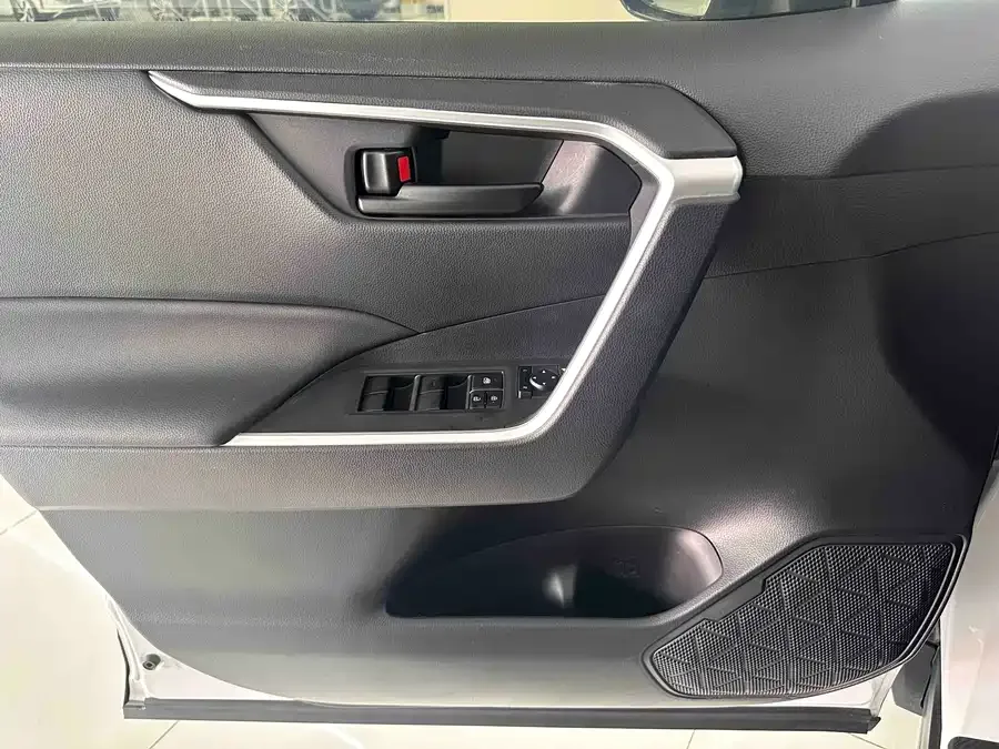 Toyota Wildlander Wildlander 2024 2.0L CVT 2WD Leading Edition 2024 — миниатюра 3