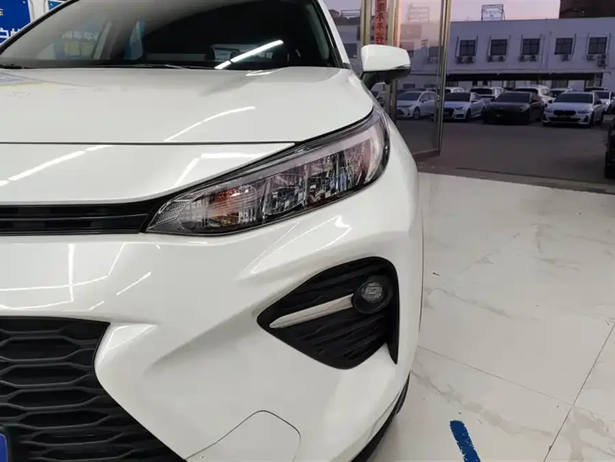 Toyota Wildlander Wildlander 2022 facelift 2.0L CVT two-wheel drive leading version 2023 — миниатюра 2