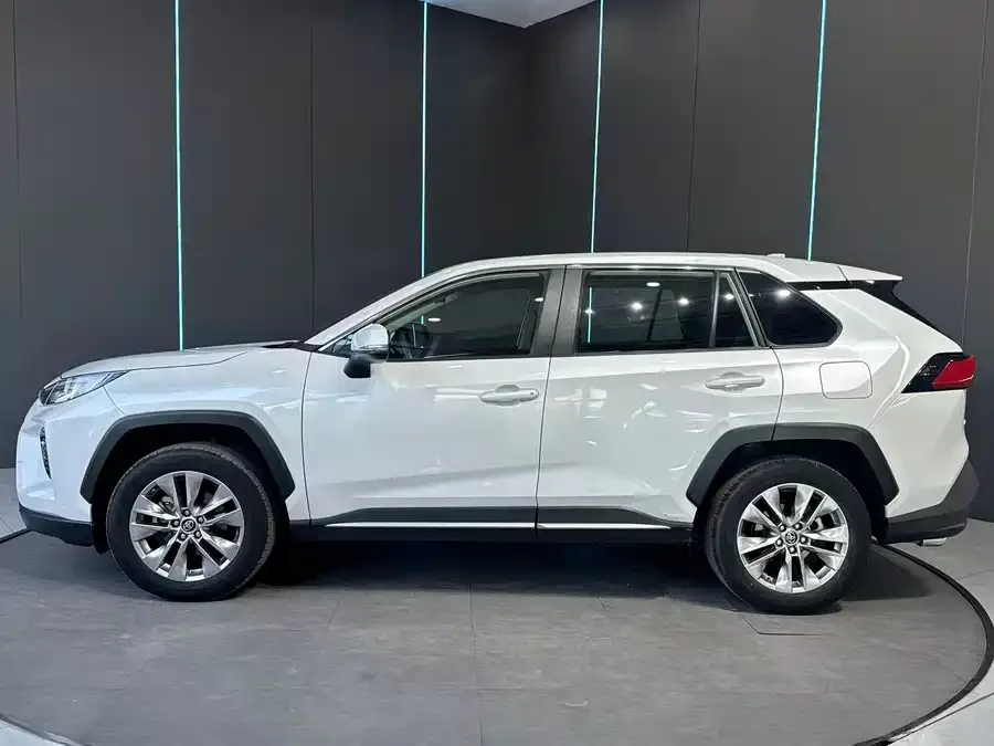 Toyota Wildlander Wildlander 2021 2.0L CVT 2WD Luxury Edition 2022 — миниатюра 4