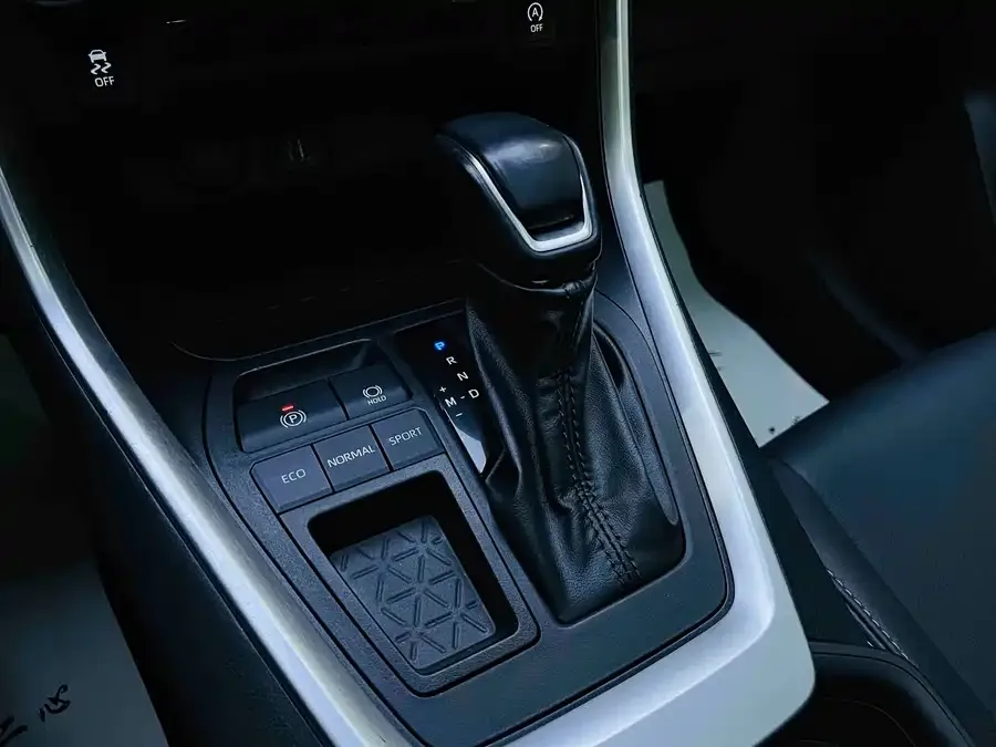 Toyota Wildlander Wildlander 2023 2.0L CVT 2WD Luxury PLUS Edition 2024 — миниатюра 4