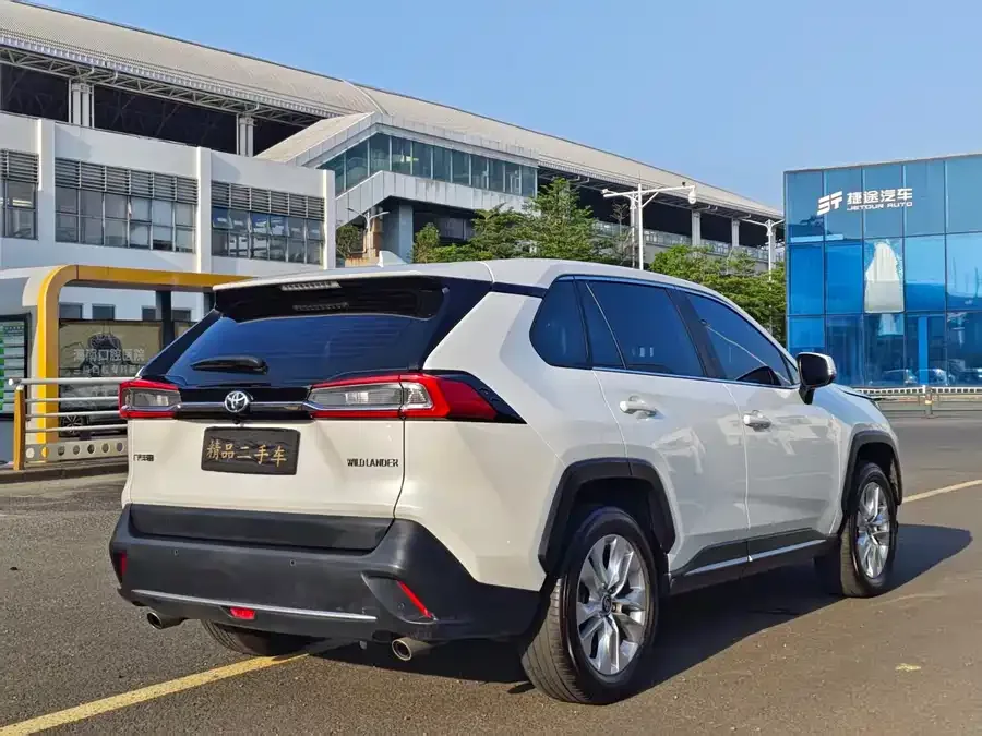 Toyota Wildlander Wildlander 2022 2.0L CVT 2WD Urban Edition 2023 — миниатюра 3