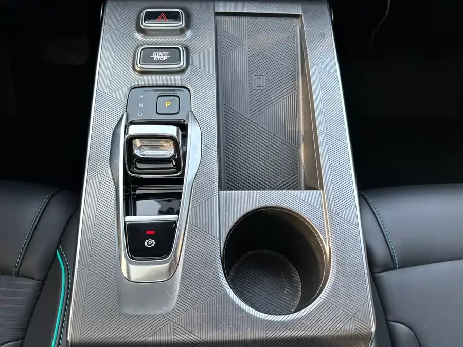 GAC Trumpchi video cool 2022 Yingku 1.5T Supernova Max Edition 2022 — миниатюра 4