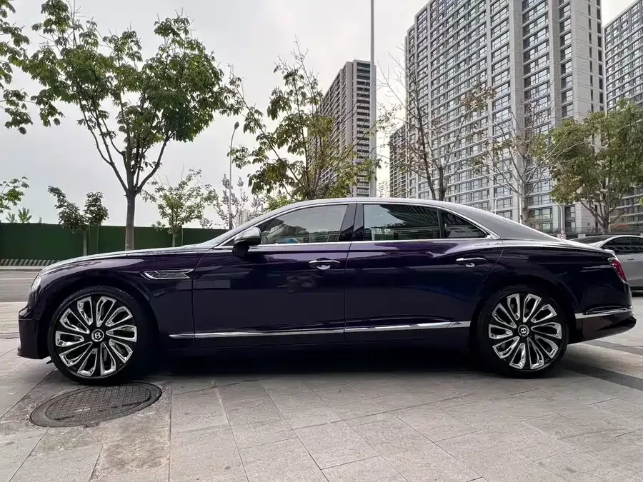 Bentley Flying Spur Flying Spur 2024 4.0T V8 Mulliner 2024 — миниатюра 3