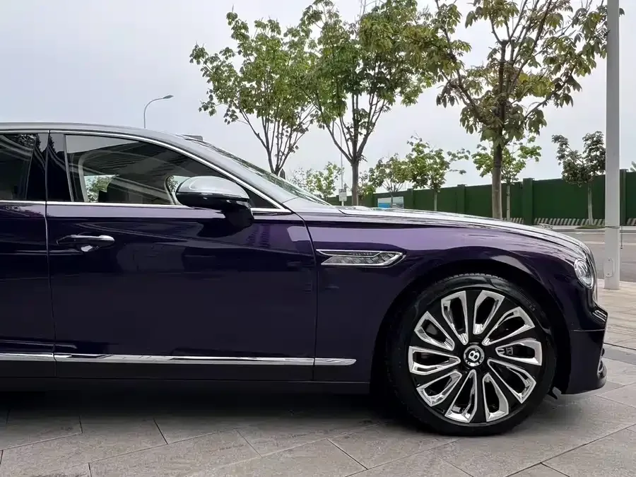 Bentley Flying Spur Flying Spur 2024 4.0T V8 Mulliner 2024 — миниатюра 4