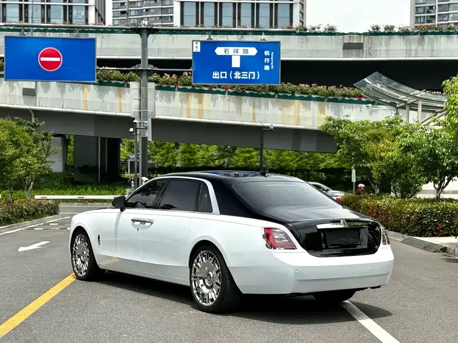 Rolls-Royce Ghost Ghost 2021 6.7T long wheelbase version 2023 — миниатюра 3