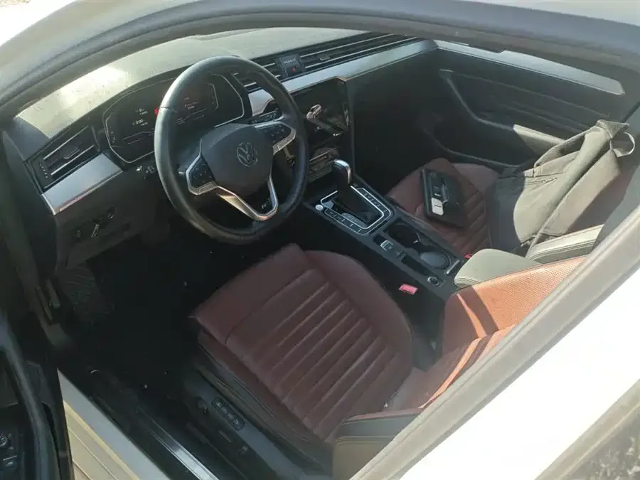 Volkswagen Passat Variant Weilan 2021 2.0T Vertical Edition 2023 — миниатюра 4