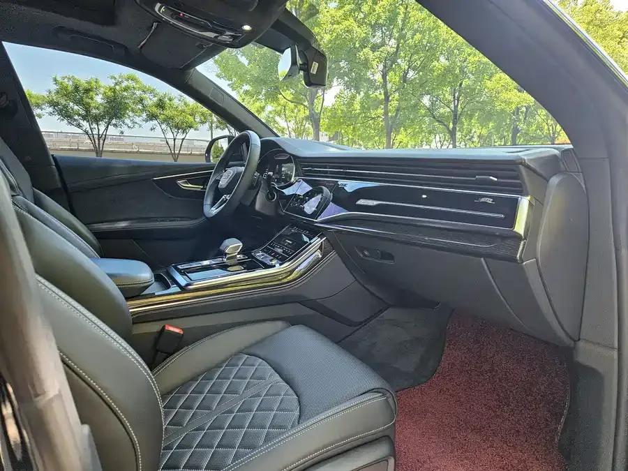 Audi Q8 2023 55 TFSI exclusive dynamic model 2023 — миниатюра 3