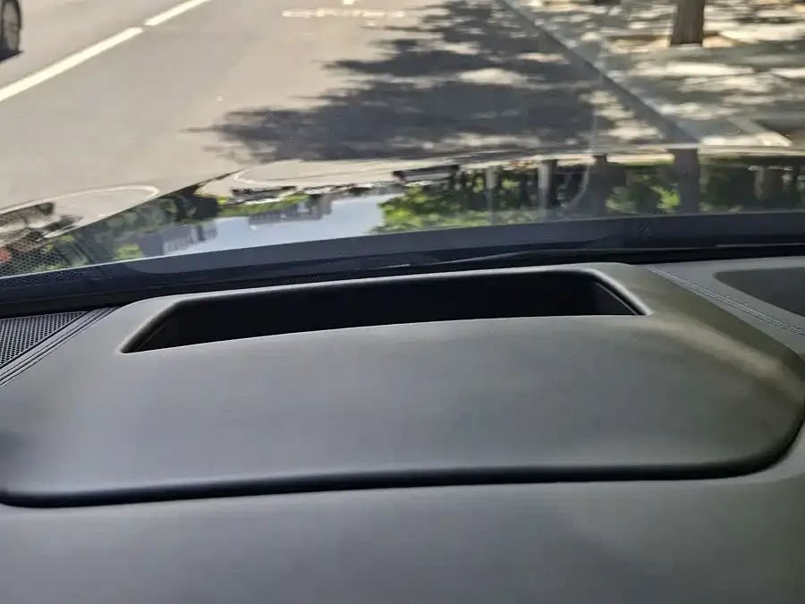 Audi Q8 2023 55 TFSI exclusive dynamic model 2023 — миниатюра 4