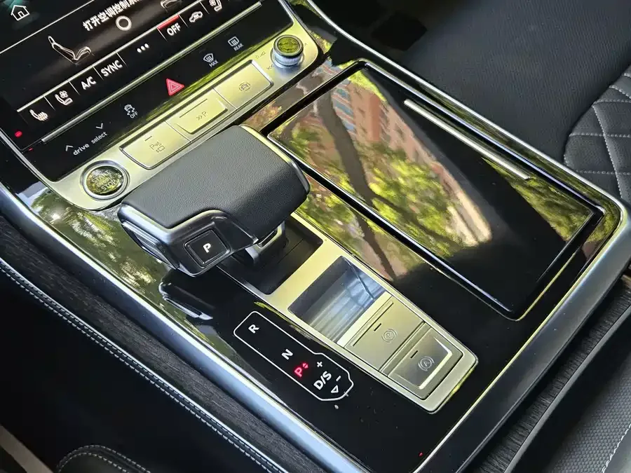 Audi Q8 2023 55 TFSI exclusive dynamic model 2023 — миниатюра 5