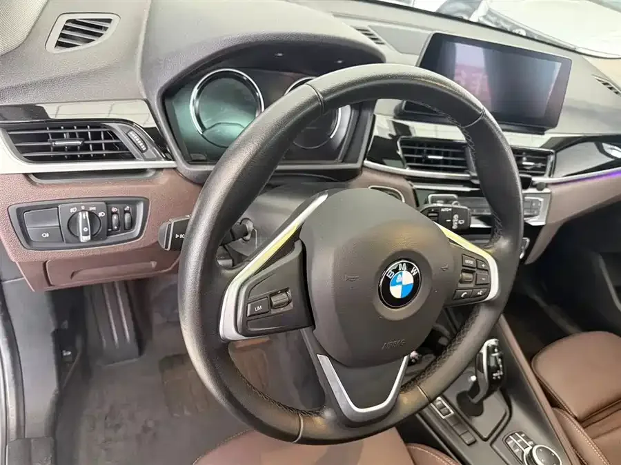 BMW X1 2021 sDrive20Li Fashion Edition 2022 — миниатюра 4