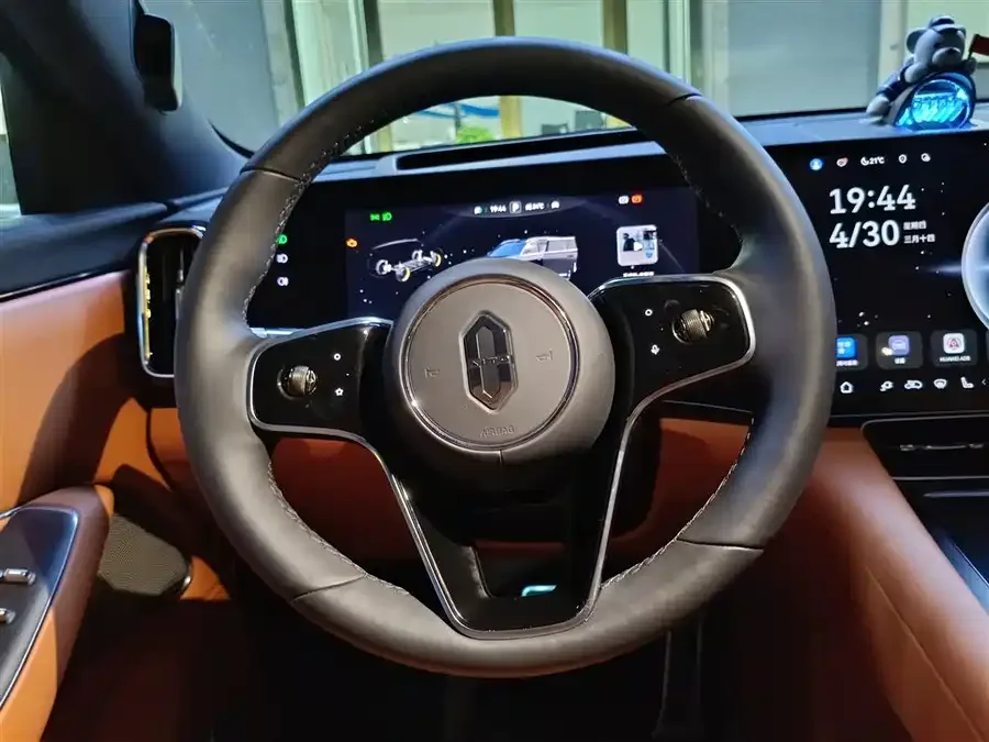 AITO M8 Wenjie M8 2025 Extended Range Max+ Version 53.4kWh 5-Seat Version (192-line LiDAR) 2025 — миниатюра 3