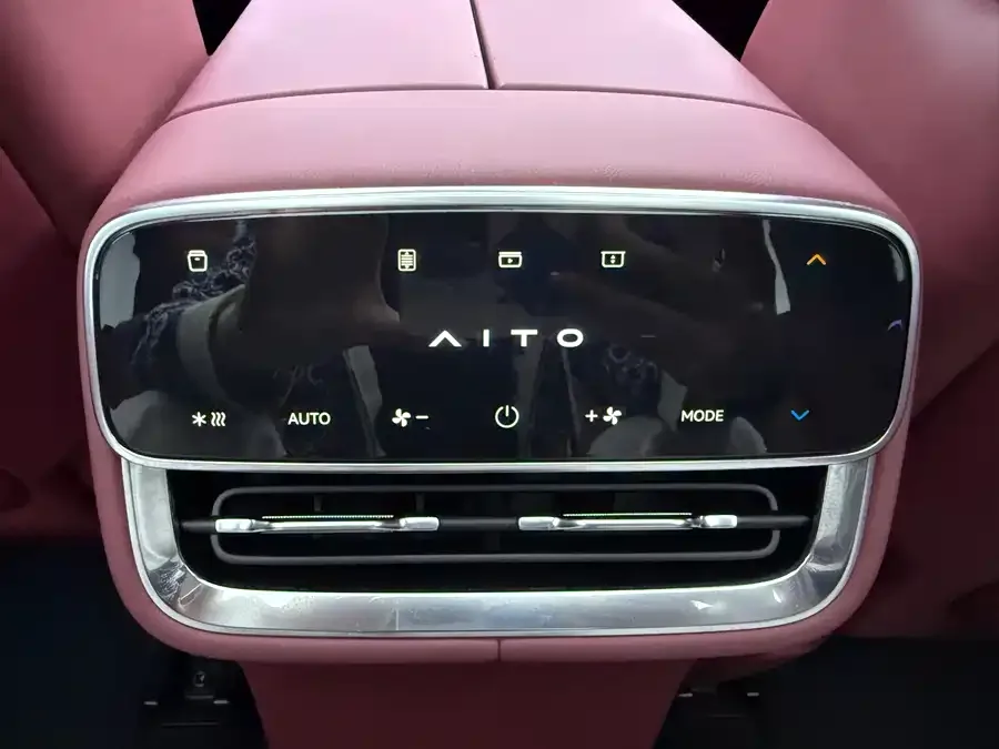 AITO M8 Wenjie M8 2025 Extended Range Ultra Edition 53.4kWh 5-Seat Version (192-line LiDAR) 2025 — миниатюра 3