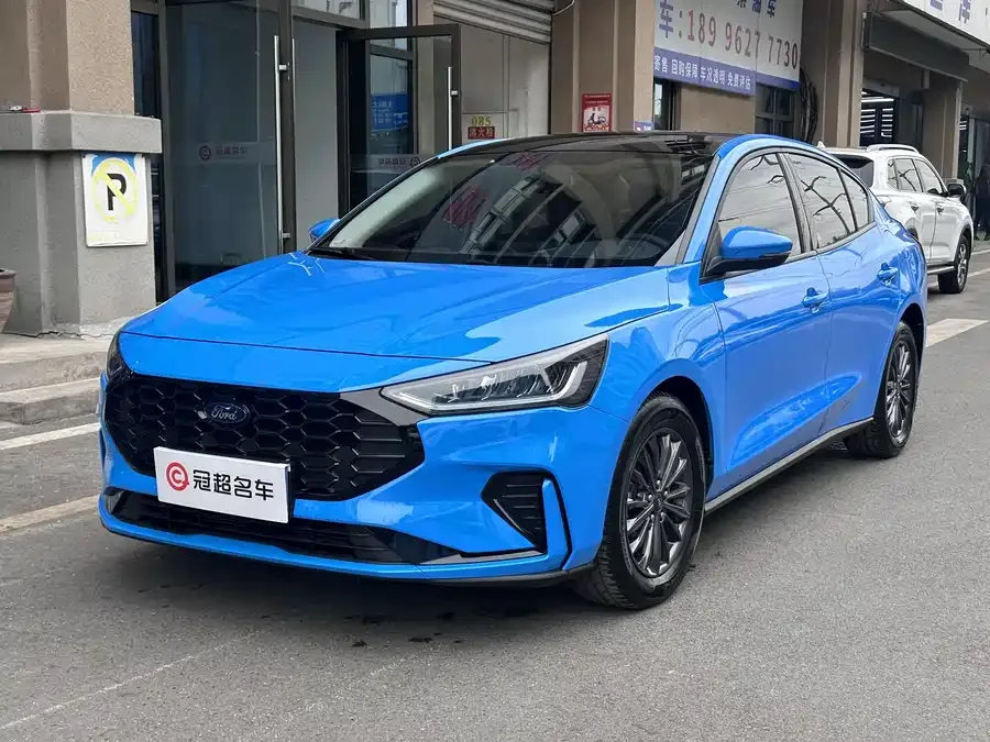 Ford Focus Focus 2022 Sedan EcoBoost 180 Automatic Competition Edition 2023 — фото 1, купить с доставкой в Москву