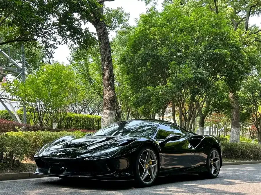 Ferrari F8 2022