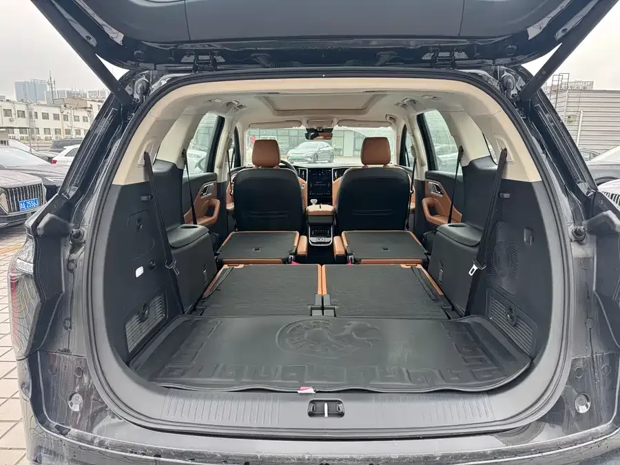 Hongqi HS7 PHEV Hongqi HS7 PHEV 2025 2.0T PHEV AWD 2 Millionth Unit Commemorative Edition 6-Seater 2025 — миниатюра 3