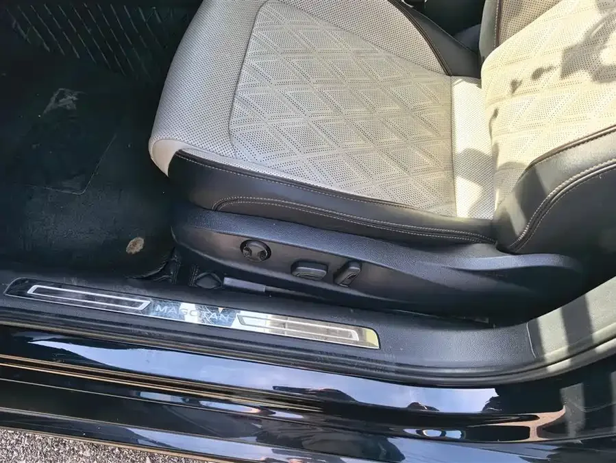 Volkswagen Magotan Magotan 2023 2 million commemorative edition 330TSI DSG luxury model 2023 — миниатюра 3