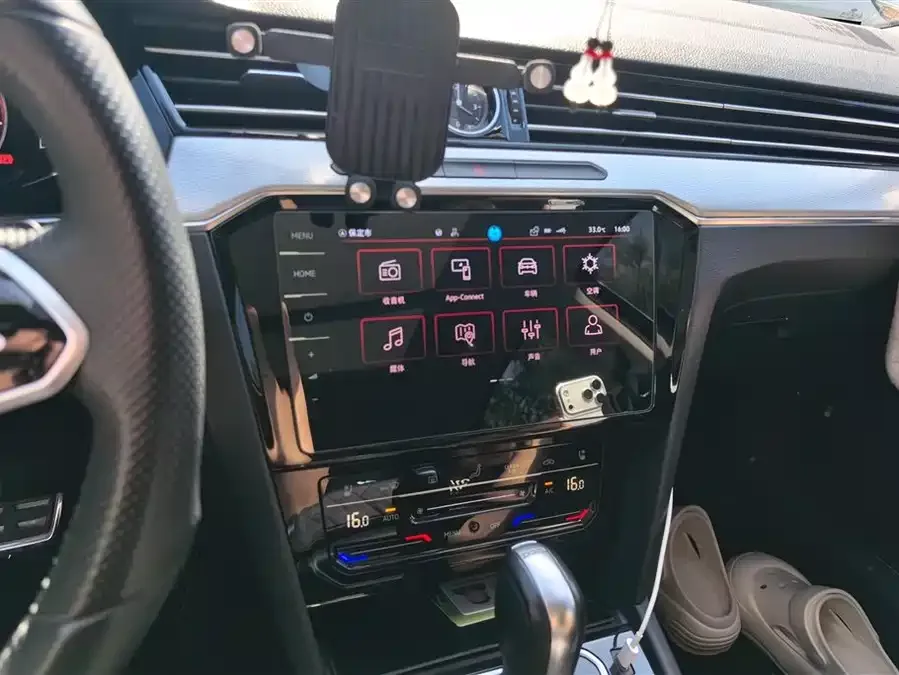 Volkswagen Magotan Magotan 2023 2 million commemorative edition 330TSI DSG luxury model 2023 — миниатюра 4