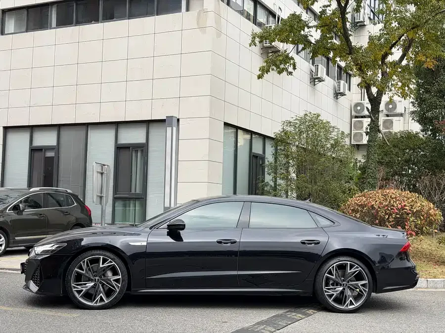 Audi A7L 2022 45 TFSI quattro S-line Black Warrior Edition 2022 — миниатюра 2