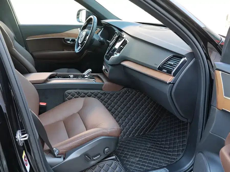 Volvo XC90 2025 B6 Zhiyi Luxury Edition 7 Seaters 2025 — миниатюра 3