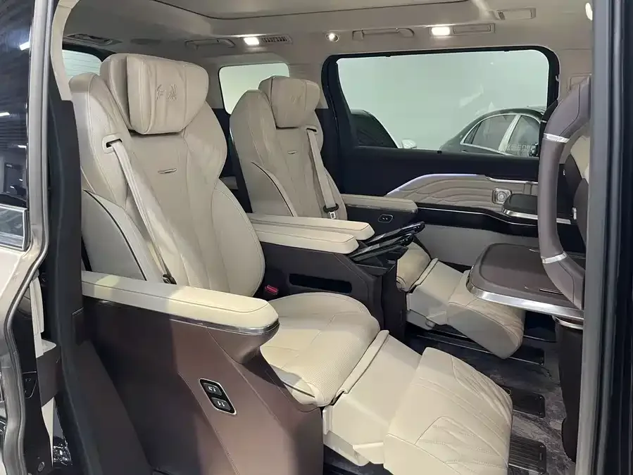 Hongqi HQ9 Hongqi HQ9 2023 2.0T Zhilian Flagship Edition 2022 — миниатюра 5