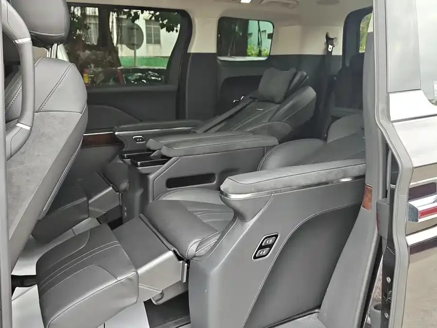 Hongqi HQ9 Hongqi HQ9 2024 2.0T Luxury Edition 2024 — миниатюра 2