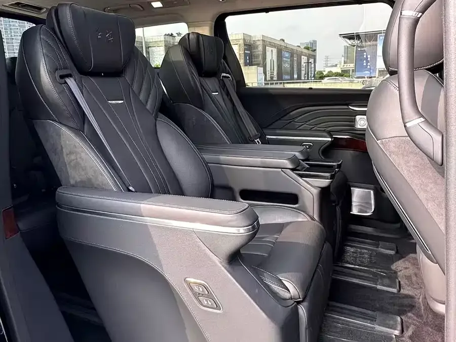 Hongqi HQ9 Hongqi HQ9 2023 2.0T Zhilian Flagship Edition 2023 — миниатюра 4