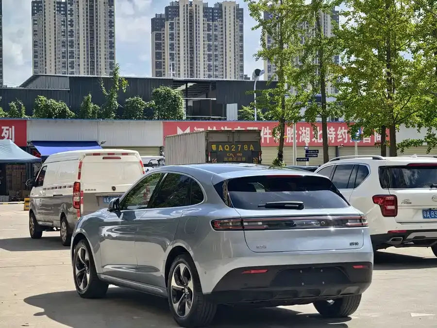 AITO M5 M5 2022 Extended Range 4WD Ultimate Edition 2023 — миниатюра 3
