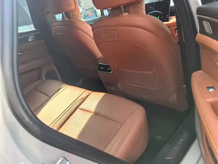 AITO M5 M5 2025 Extended Range Ultra 4WD Edition 2025 — миниатюра 2