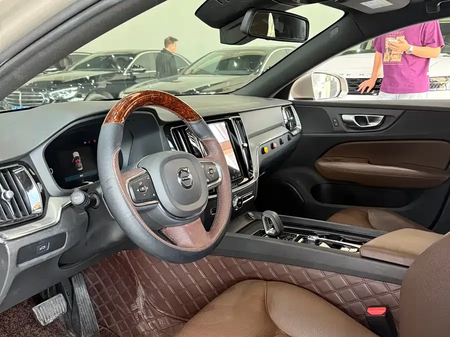 Volvo S60 2023 B4 Zhiyuan Luxury Edition 2023 — миниатюра 2