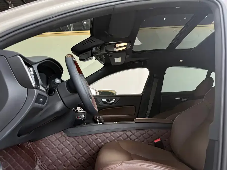 Volvo S60 2023 B4 Zhiyuan Luxury Edition 2023 — миниатюра 3