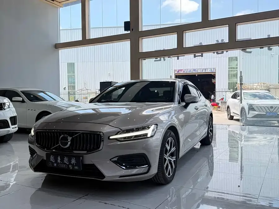 Volvo S60 2023 B4 Zhiyuan Luxury Edition 2023 — миниатюра 4