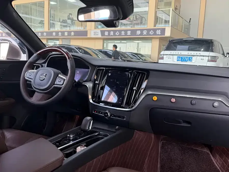 Volvo S60 2023 B4 Zhiyuan Luxury Edition 2023 — миниатюра 5