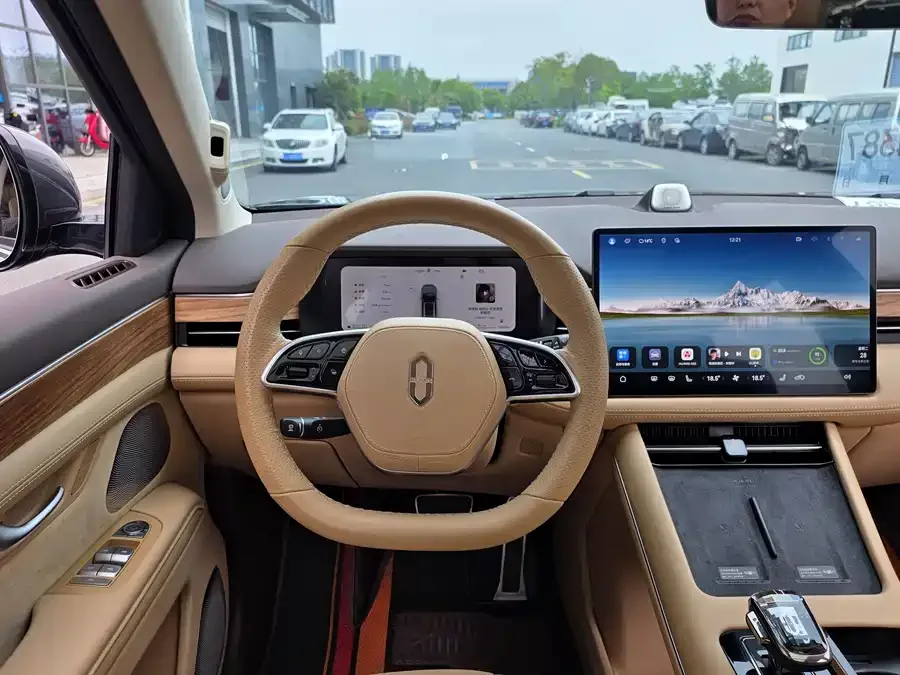 AITO M7 Wenjie M7 2024 1.5T Intelligent Driving 4WD Max Edition 6 Seaters 2024 — миниатюра 3