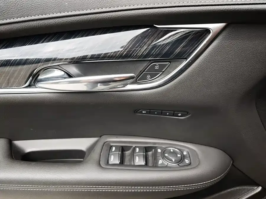 Cadillac XT6 2022 2.0T 6-seat 2WD Luxury Edition 2024 — миниатюра 3